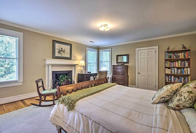 Lush Elkin Home W/ Porch Views & Pool Table