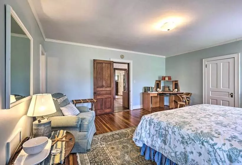 Lush Elkin Home W/ Porch Views & Pool Table