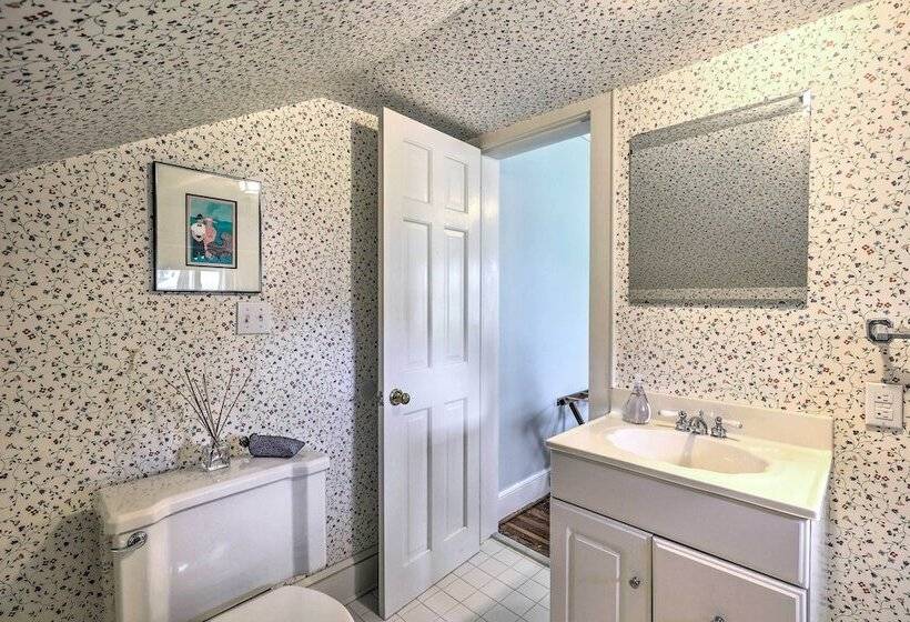 Lush Elkin Home W/ Porch Views & Pool Table