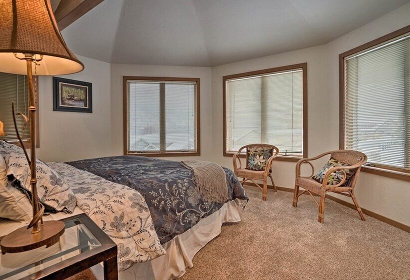 Modern Retreat W/ Hot Tub Steps To Lake Chelan!