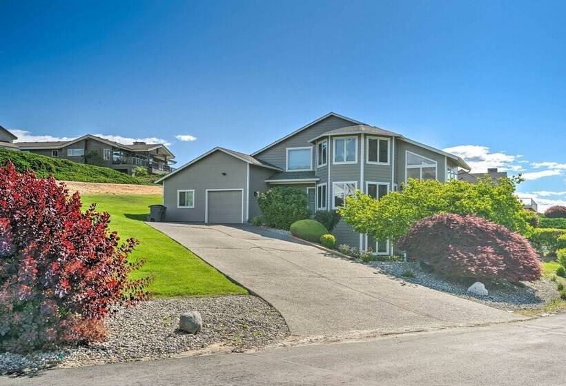 Modern Retreat W/ Hot Tub Steps To Lake Chelan!