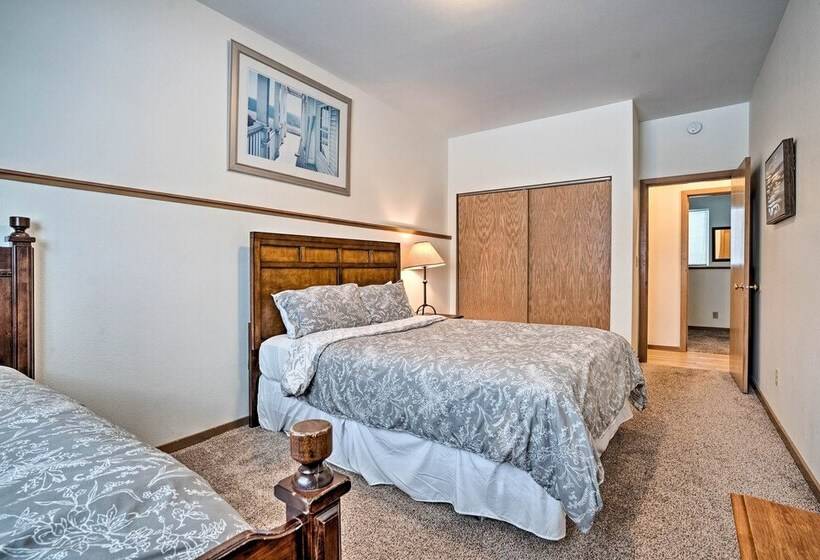 Modern Retreat W/ Hot Tub Steps To Lake Chelan!