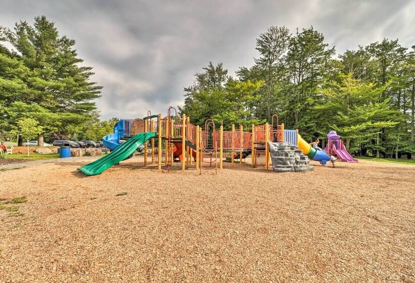 Modern Tobyhanna Home Near Lake Carobeth!