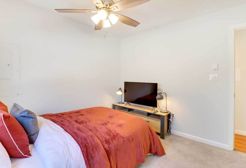 Modern Tobyhanna Home Near Lake Carobeth!