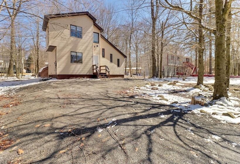 Modern Tobyhanna Home Near Lake Carobeth!