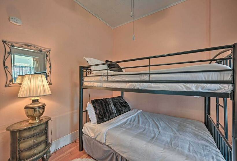 Mountain Memories: Cozy Small Town Escape