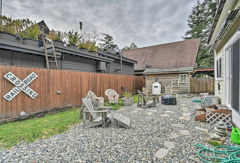 Mountain Memories: Cozy Small Town Escape