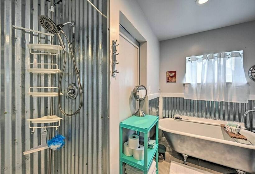 Mountain Memories: Cozy Small Town Escape