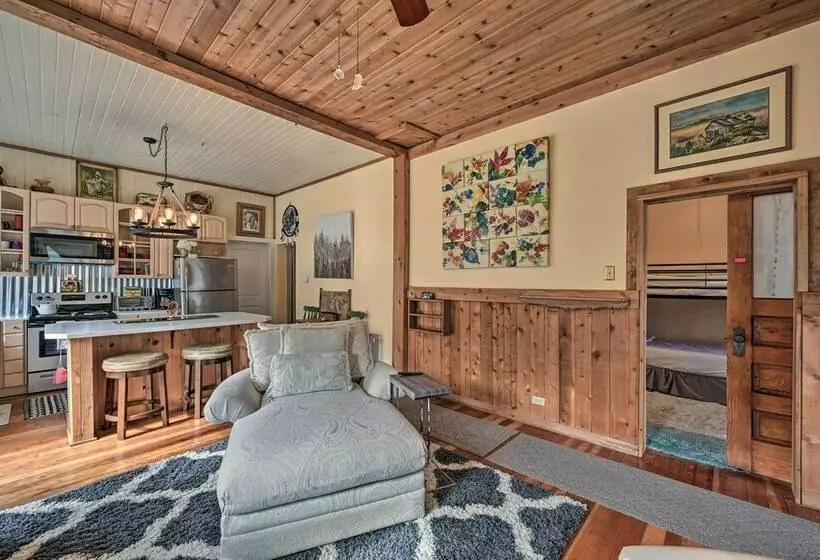 Mountain Memories:  Cozy Small Town Escape