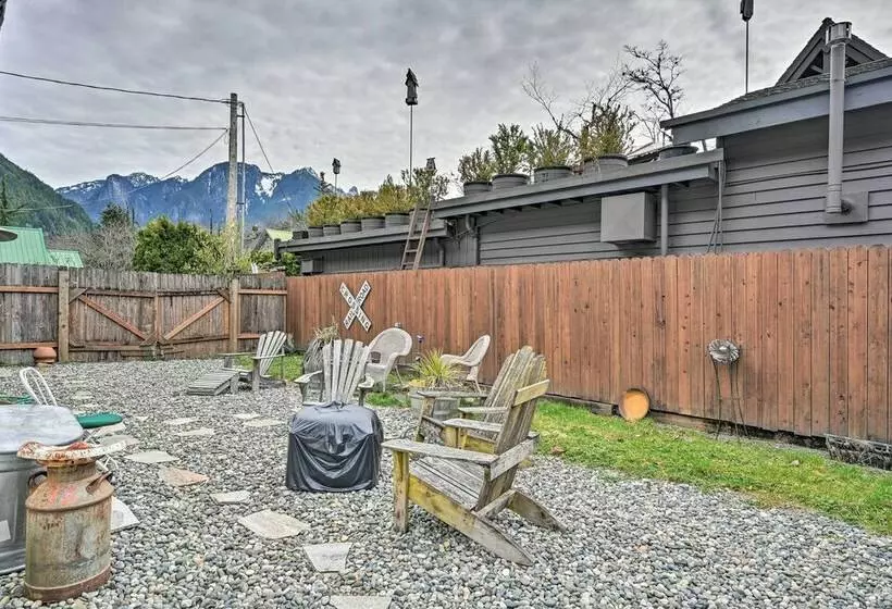 Mountain Memories:  Cozy Small Town Escape