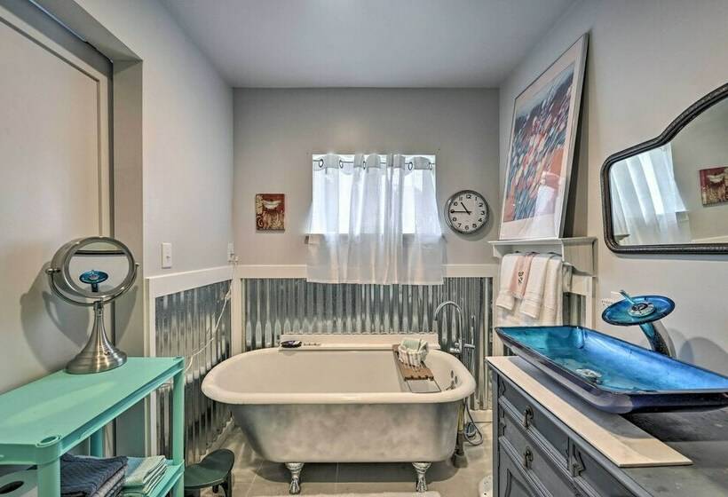 Mountain Memories: Cozy Small Town Escape