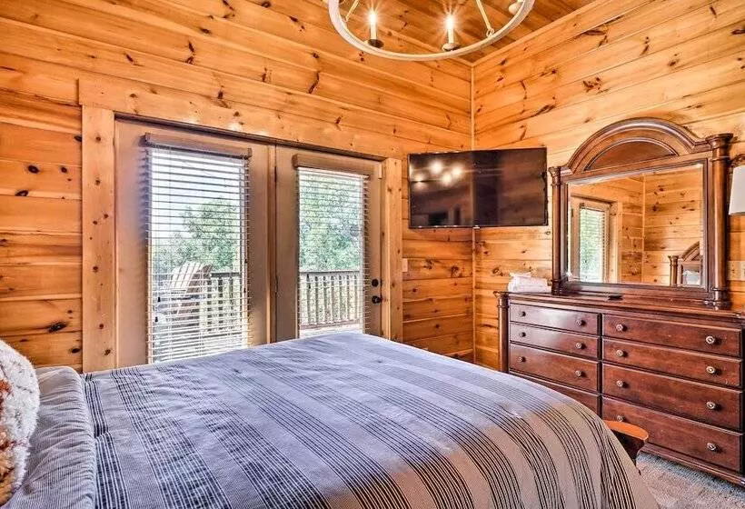 Pigeon Forge Cabin W/ Amazing Mountain Views!