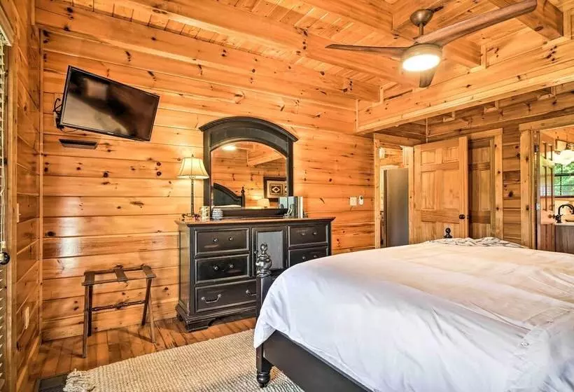 Pigeon Forge Cabin W/ Amazing Mountain Views!