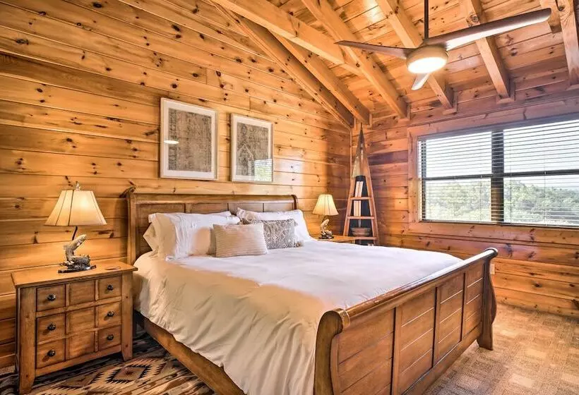 Pigeon Forge Cabin W/ Amazing Mountain Views!