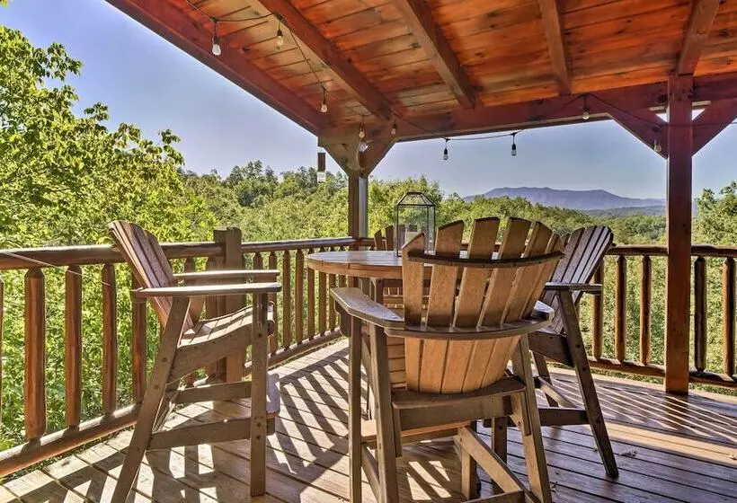 Pigeon Forge Cabin W/ Amazing Mountain Views!