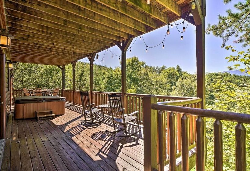 Pigeon Forge Cabin W/ Amazing Mountain Views!