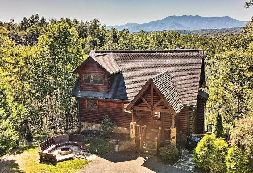 Pigeon Forge Cabin W/ Amazing Mountain Views!