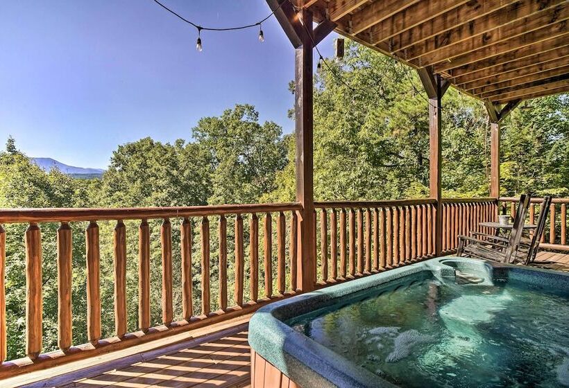 Pigeon Forge Cabin W/ Amazing Mountain Views!