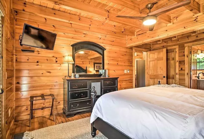 Pigeon Forge Cabin W/ Amazing Mountain Views!