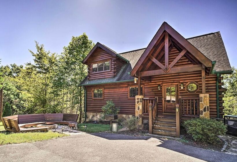 Pigeon Forge Cabin W/ Amazing Mountain Views!