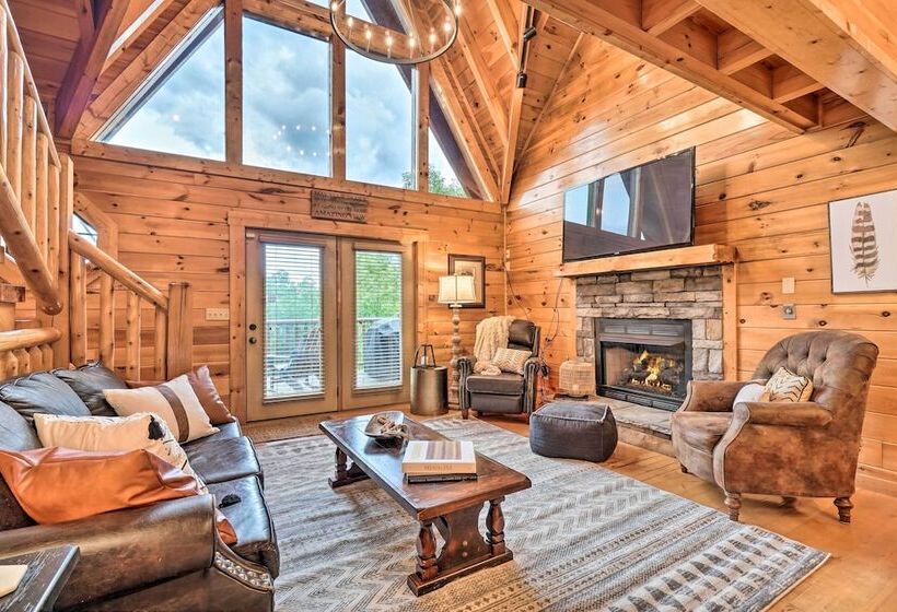 Pigeon Forge Cabin W/ Amazing Mountain Views!