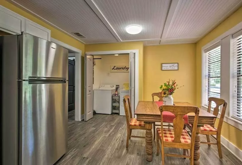 Quaint Home W/ Deck + Grill  Mins To Lake Fork!