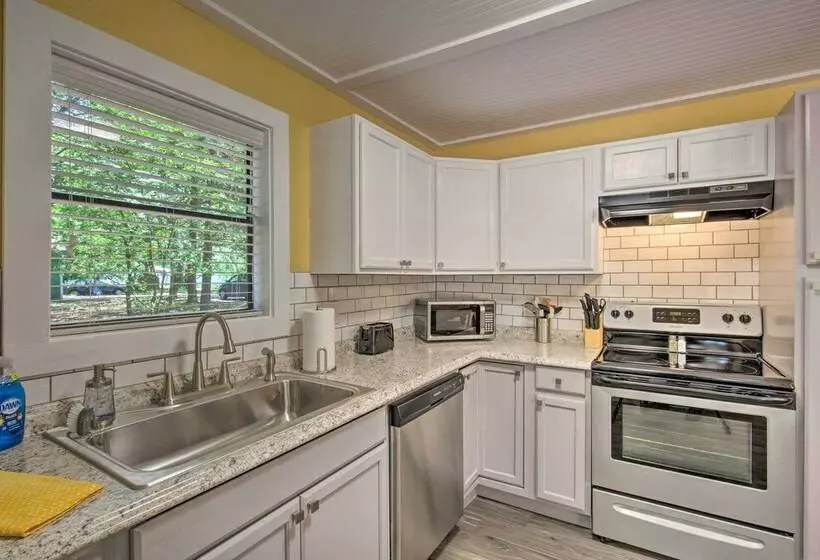 Quaint Home W/ Deck + Grill  Mins To Lake Fork!