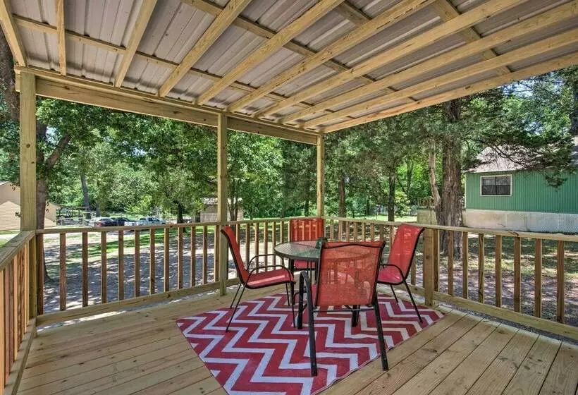 Quaint Home W/ Deck + Grill  Mins To Lake Fork!