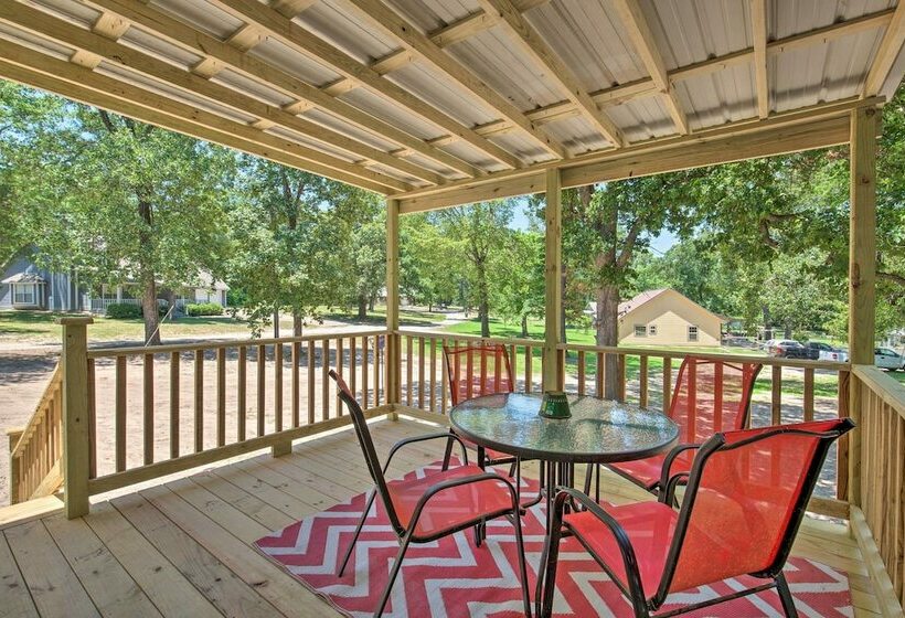 Quaint Home W/ Deck + Grill Mins To Lake Fork!