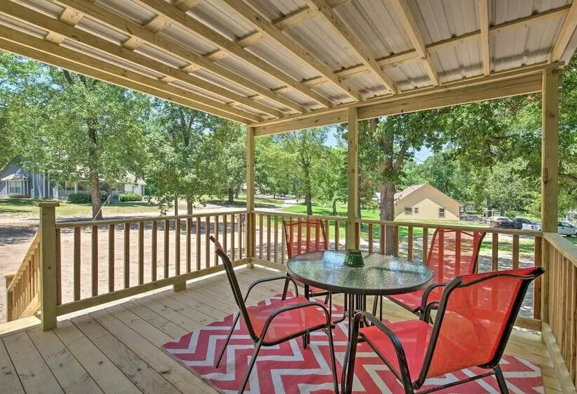 Quaint Home W/ Deck + Grill  Mins To Lake Fork!