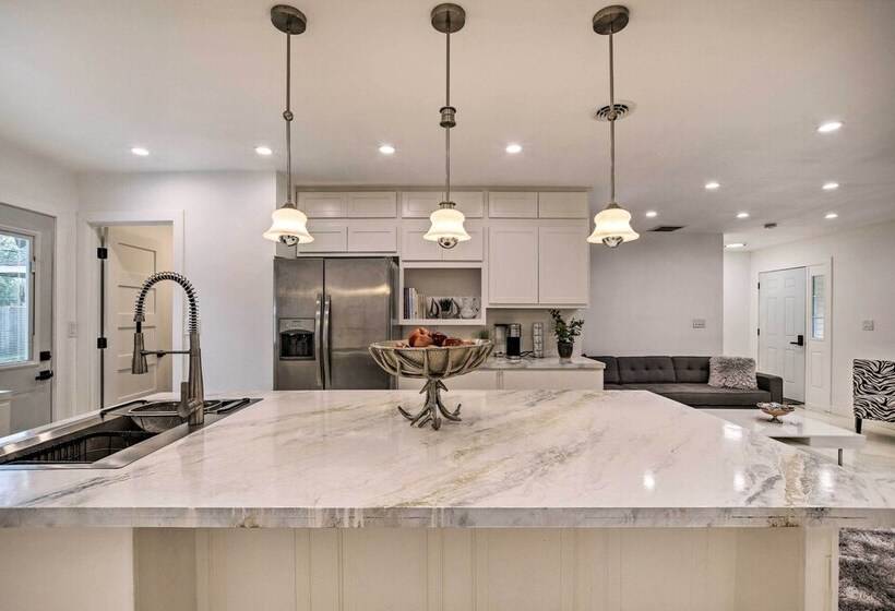 Renovated Griffith Family Home In Chicagoland Area