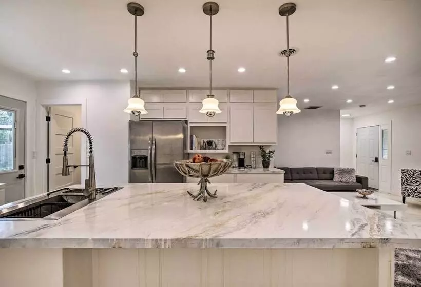 Renovated Griffith Family Home In Chicagoland Area