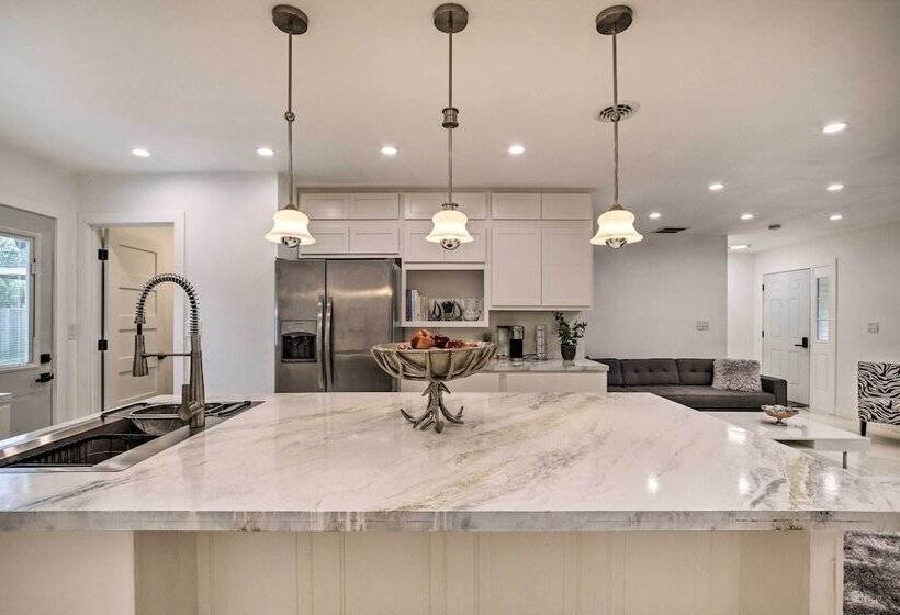 Renovated Griffith Family Home In Chicagoland Area