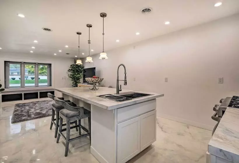 Renovated Griffith Family Home In Chicagoland Area