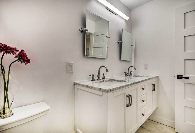 Renovated Griffith Family Home In Chicagoland Area