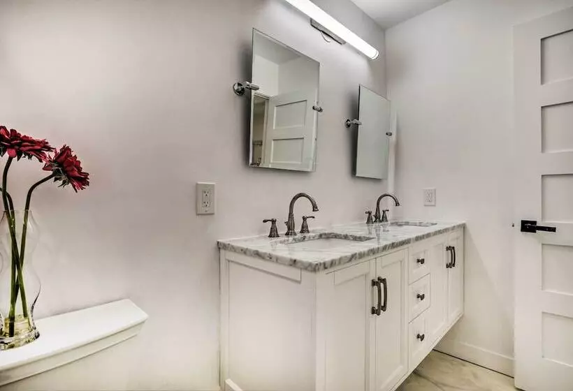 Renovated Griffith Family Home In Chicagoland Area