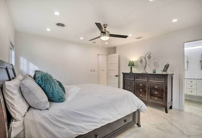 Renovated Griffith Family Home In Chicagoland Area