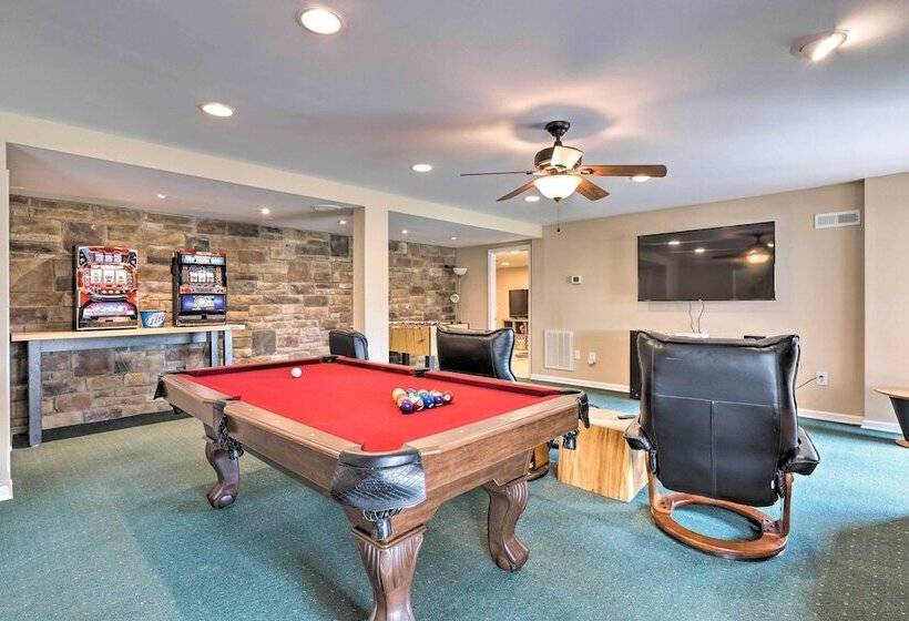 River S Edge Retreat With Kayaks & River Access!