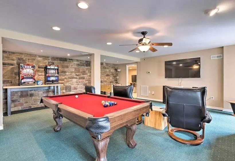 River S Edge Retreat With Kayaks & River Access!