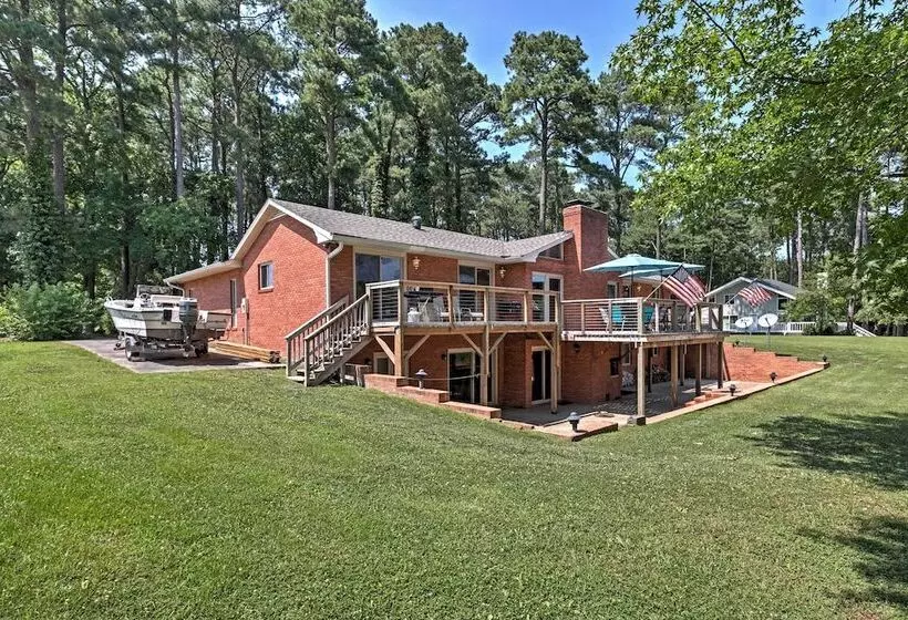 River S Edge Retreat With Kayaks & River Access!