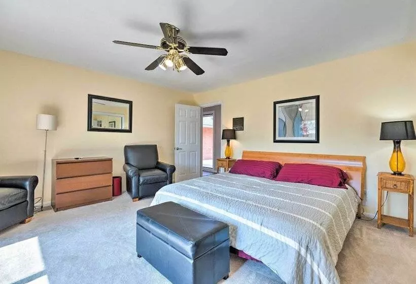 River S Edge Retreat With Kayaks & River Access!