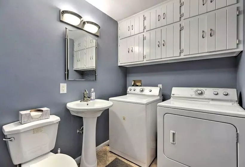 River S Edge Retreat With Kayaks & River Access!