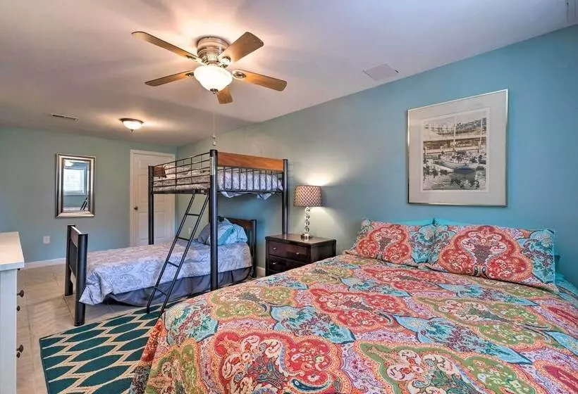 River S Edge Retreat With Kayaks & River Access!