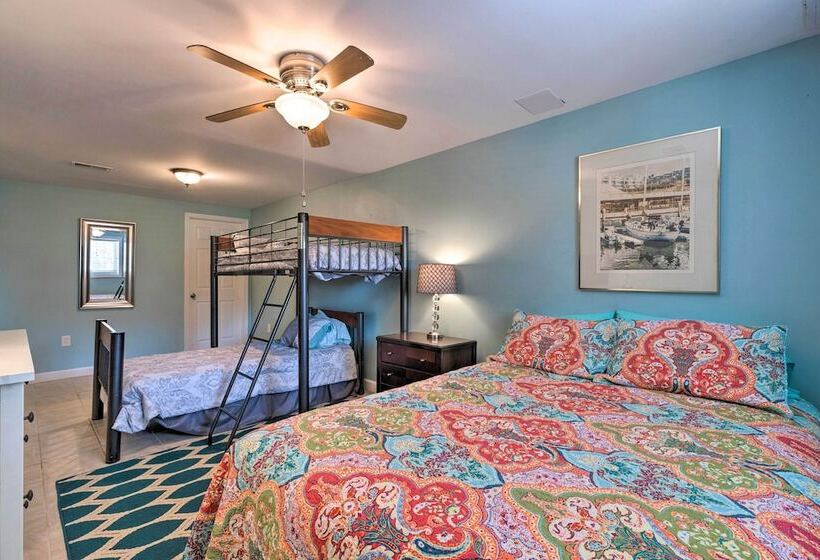 River S Edge Retreat With Kayaks & River Access!