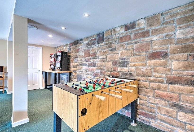 River S Edge Retreat With Kayaks & River Access!