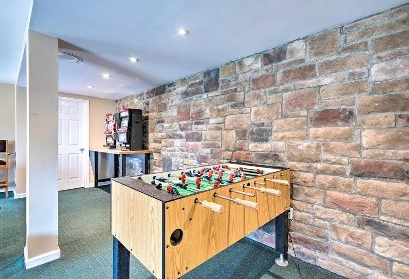 River S Edge Retreat With Kayaks & River Access!