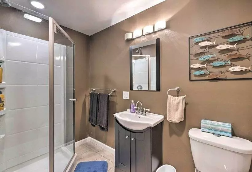 River S Edge Retreat With Kayaks & River Access!