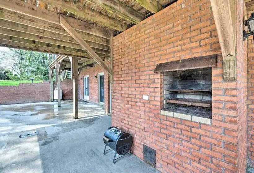 River S Edge Retreat With Kayaks & River Access!