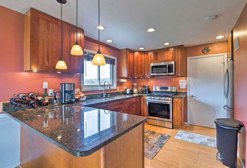 River S Edge Retreat With Kayaks & River Access!