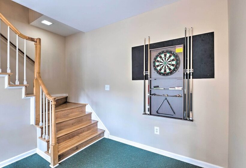 River S Edge Retreat With Kayaks & River Access!